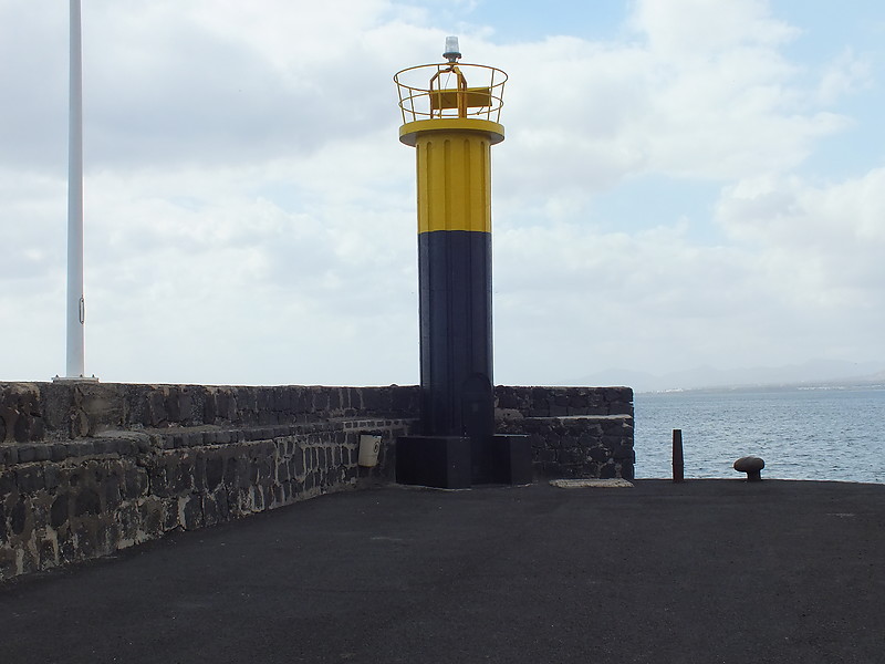 Lanzarote / Puerto de Arrecife light
Keywords: Lanzarote;Canary Islands;Spain;Atlantic ocean
