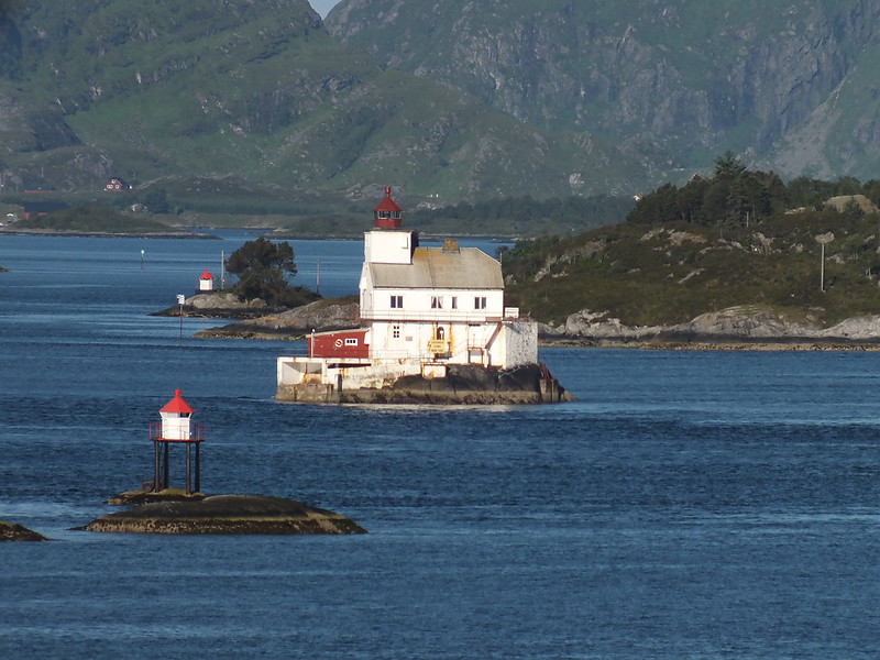 Stabben lighthouse with Grasskjaer
Keywords: Floro;Norway;Norwegian Sea