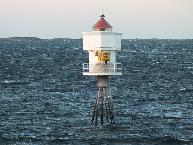 Valsholmflua lighthouse
Keywords: Valsoyrasa;Norway;Norwegian sea;Offshore