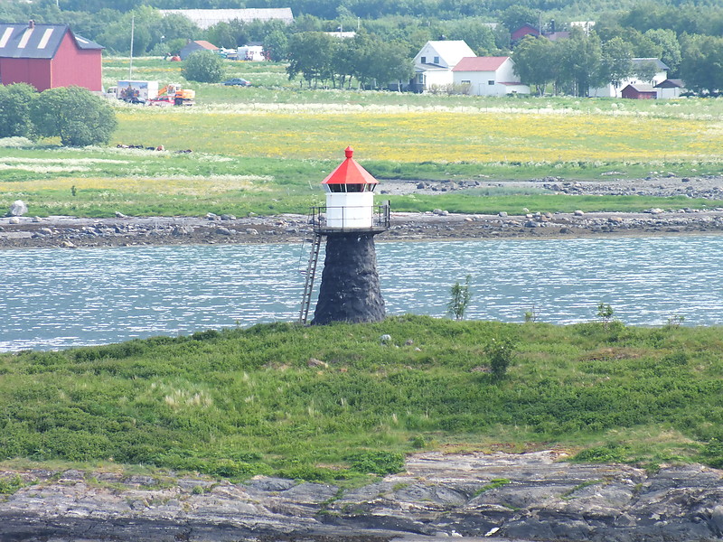 Sovik lighthouse
Keywords: Alstfjord;Helgeland;Norway;Norwegian Sea