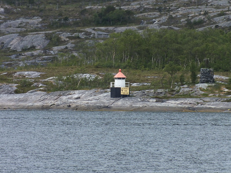 Holmsundoy light
Keywords: Morsdalsfjord;Helgeland;Norway;Norwegian sea