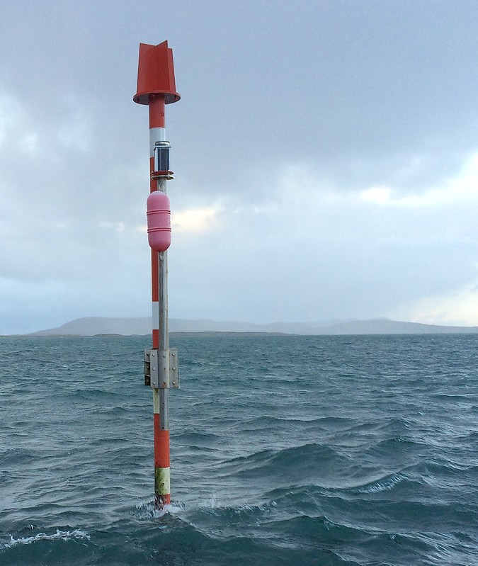 Cabbage South light
Red and white pole with a self contained Lantern
Keywords: Sound of Harris;Hebrides;Scotland;United Kingdom;Atlantic ocean;Offshore