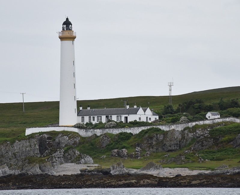 Ruvaal lighthouse
On the northern tip of Islay, Rotating Fresnel Lens, White Granite Tower, Owned and Maintained by the Northern Lighthouse Board, the lighthouse keepers cottages are now privately owned
Keywords: Scotland;Hebrides;United Kingdom