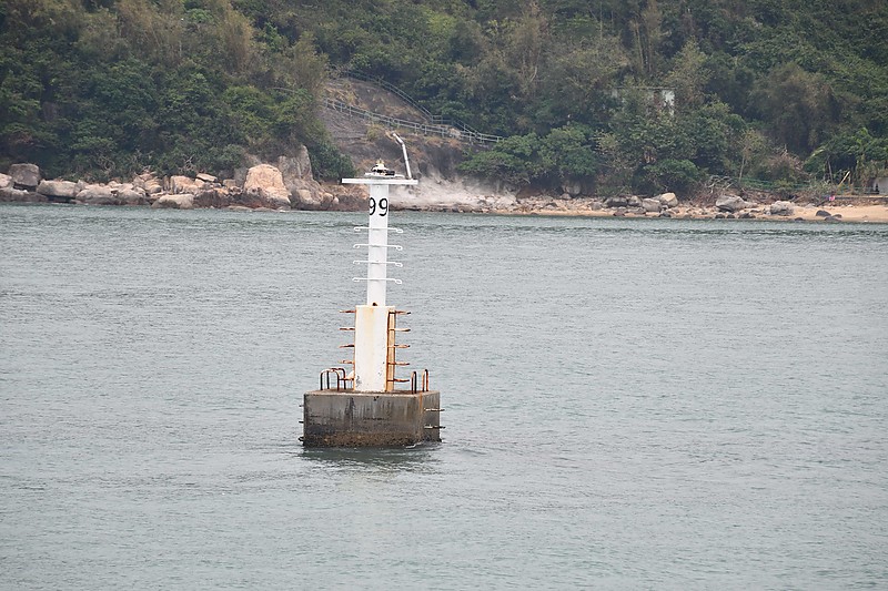 O Tsai Pai light
Beacon near Yung Shue Wan
Keywords: China;Hong Kong;South China Sea;Offshore