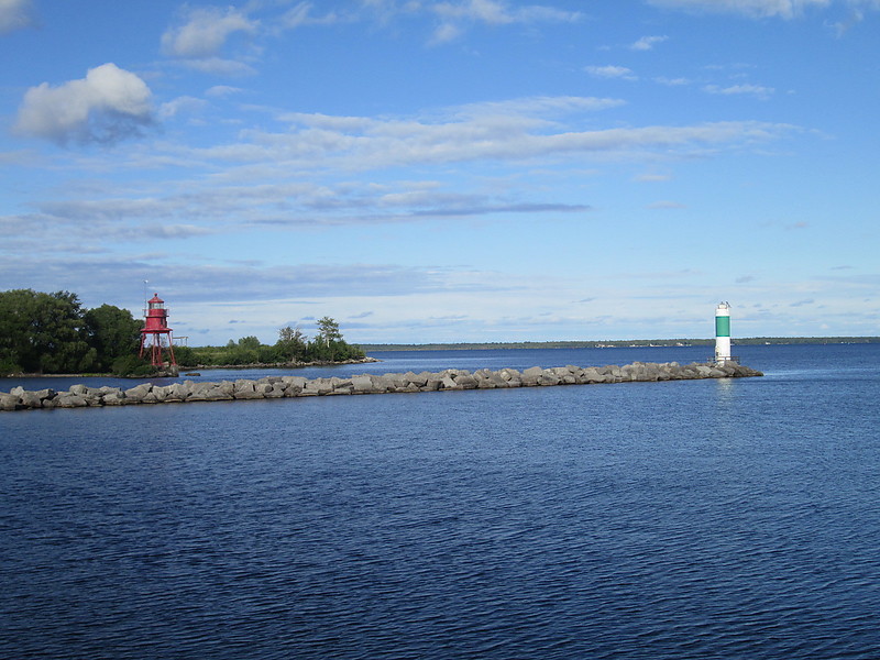 Michigan / Alpena Harbor lighthouse (red) and Alpena Breakwater light (white with green band)
Keywords: Michigan;Lake Huron;United States;Alpena